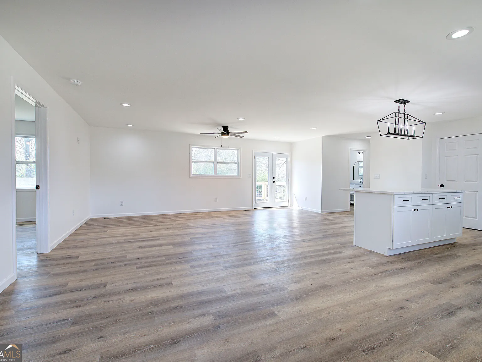 516 Baxter Rd SE — Photo 3