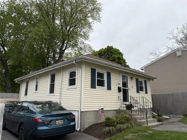 353 Massasoit Ave, East Providence, RI 02914