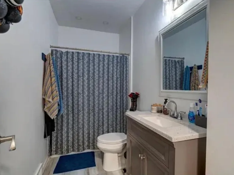 212 E Howard St #1 — Photo 3