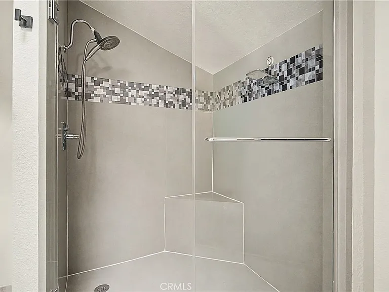 214 Topaz St — Photo 19