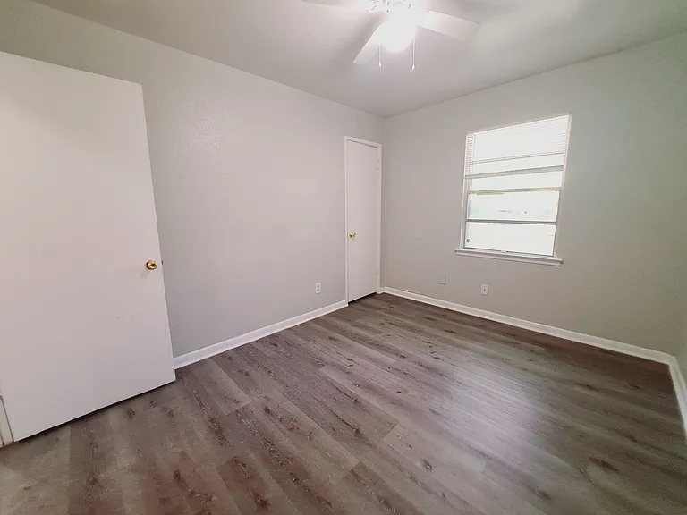 3831 Castle Hills Dr — Photo 14