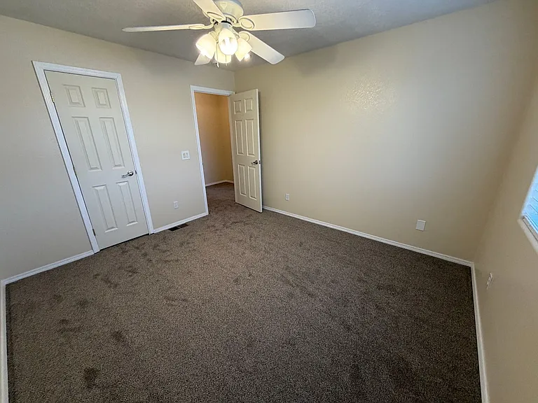 1911 Girard Blvd NE — Photo 35