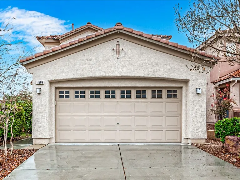 11209 Salentino Ave — Photo 2