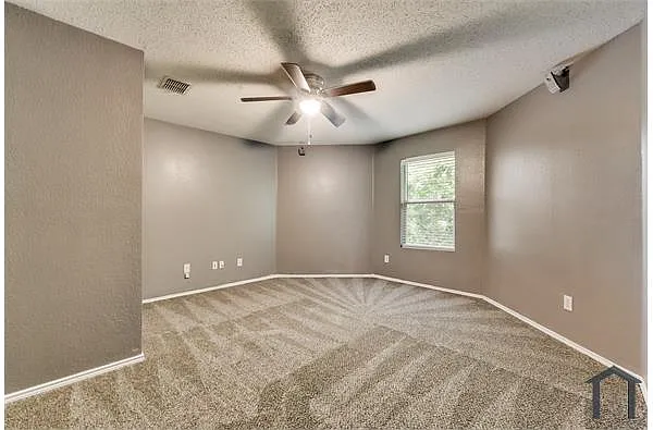 Building Photo - 2217 White Pine Dr