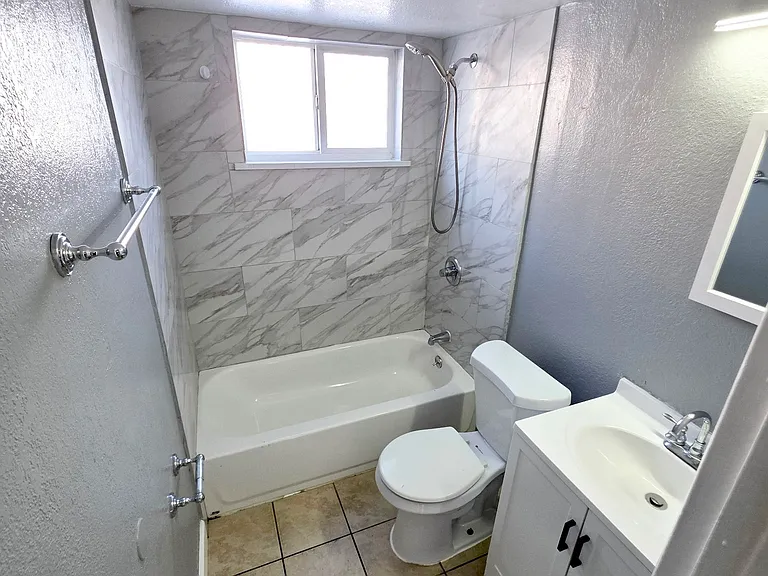 5715 E 62nd Ave #4 — Photo 7