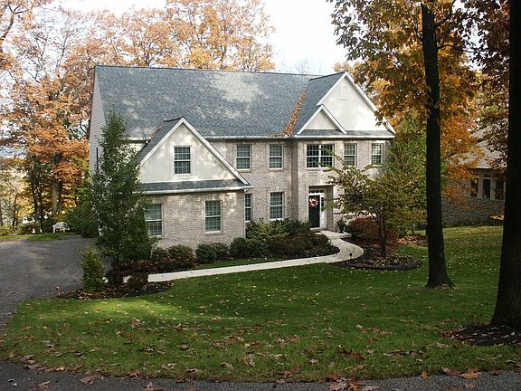 Front of 113 West Crestlyn