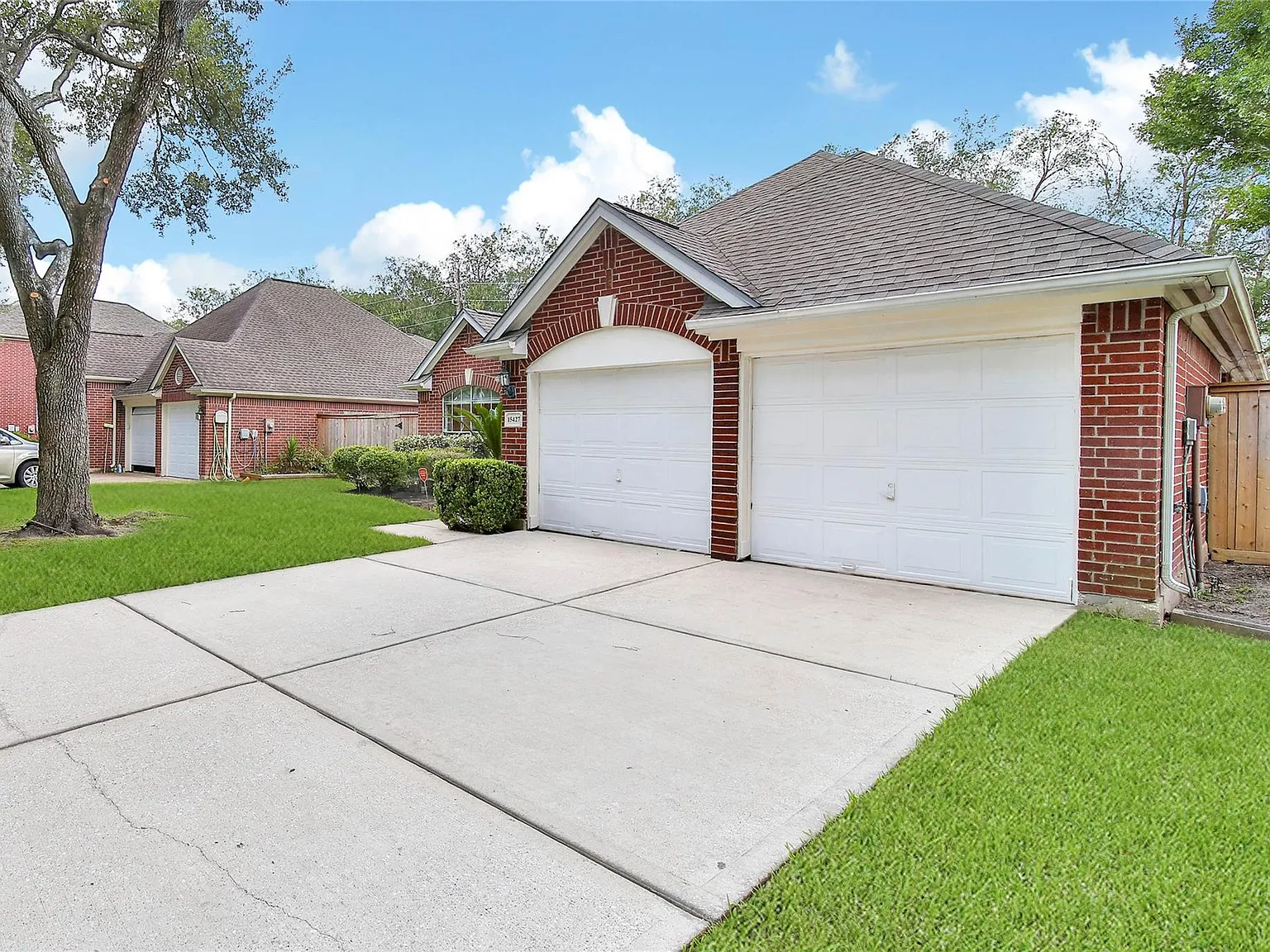 4 bed, 2.0 bath, 2023 sqft, $2,400 — Photo 4