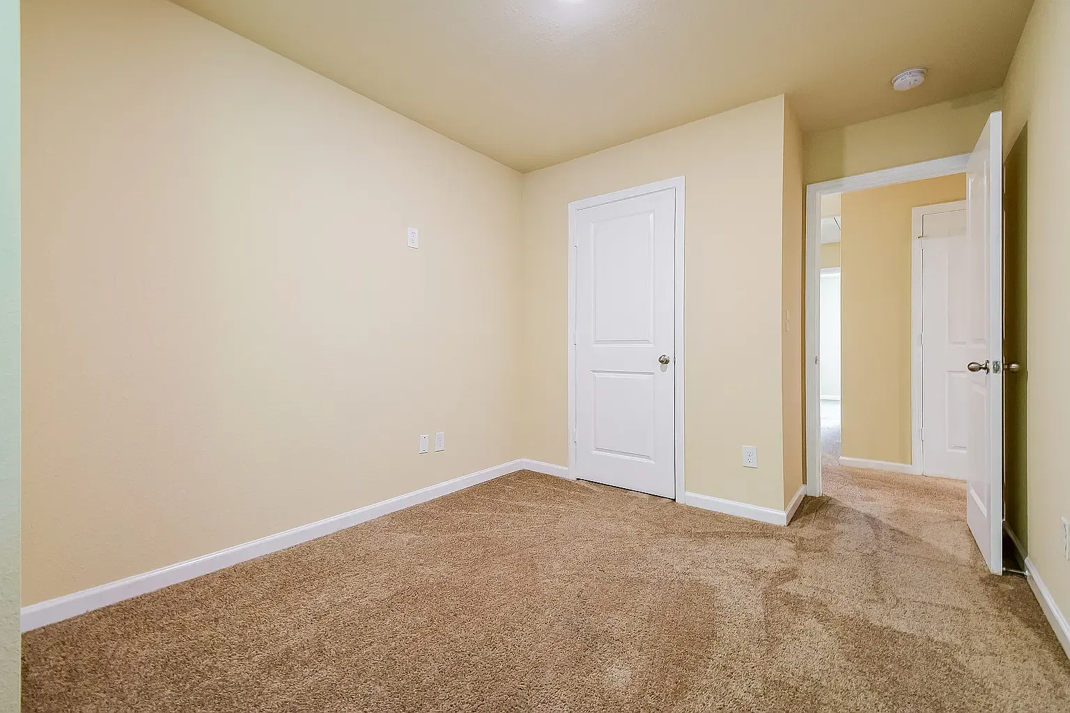 3 bed, 1198 sqft, $2,068 — Photo 2