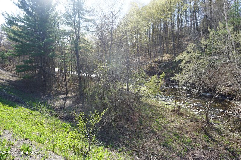 4th image of 1668 Latimer Hill Road