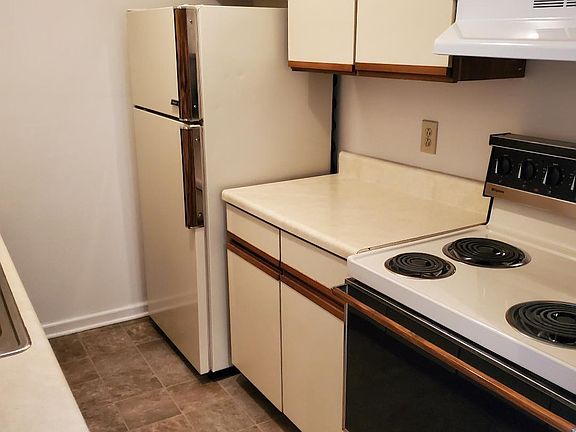 3rd image of 851 E Washington Ave APT A10