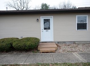 809 N Main St, Flora, IL 62839