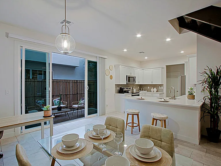 Luxana Apartments — Photo 14