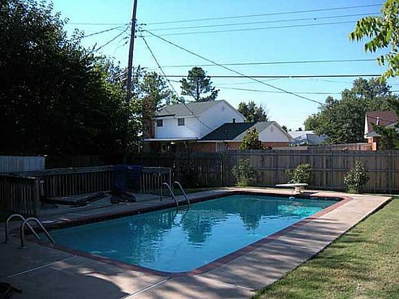 2nd image of 2332 111th St