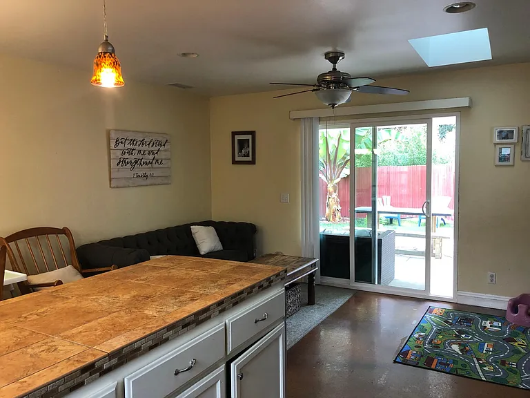 323 S Arboleda Rd — Photo 4