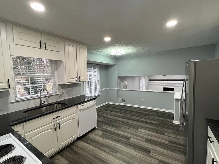 6959 Lockridge Dr — Photo 9