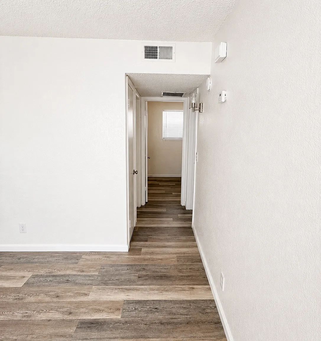 2 bed, 700 sqft, $1,600 — Photo 3