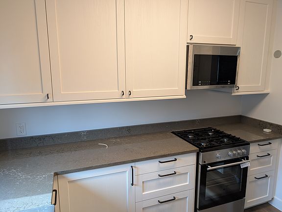 4th image of 5382 1/4 Poplar Blvd
