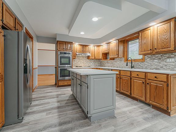 4th image of 15580 Natalie Dr