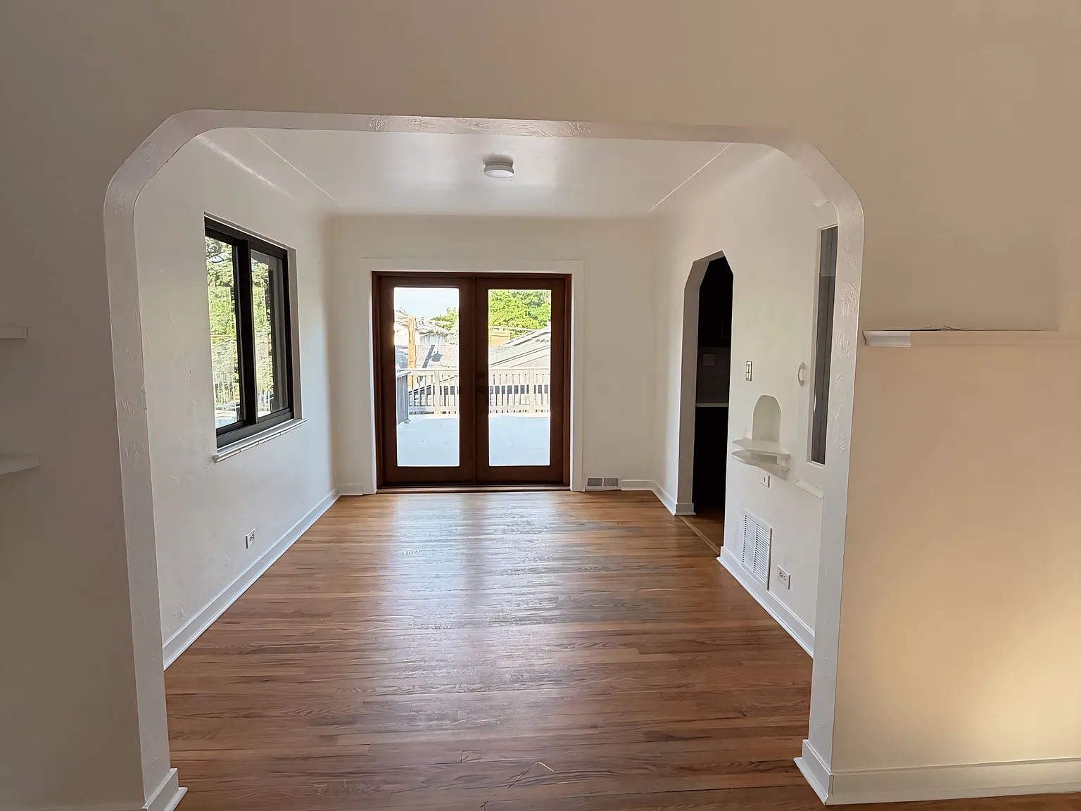 4 bed, 2326 sqft, $4,500 — Photo 3