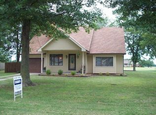 102 Centennial Dr, Altamont, KS 67330