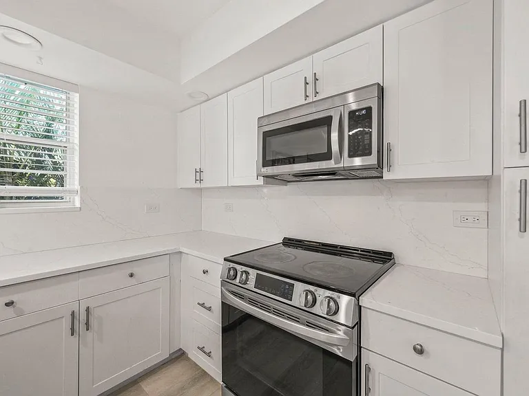 664 Forsyth St — Photo 4
