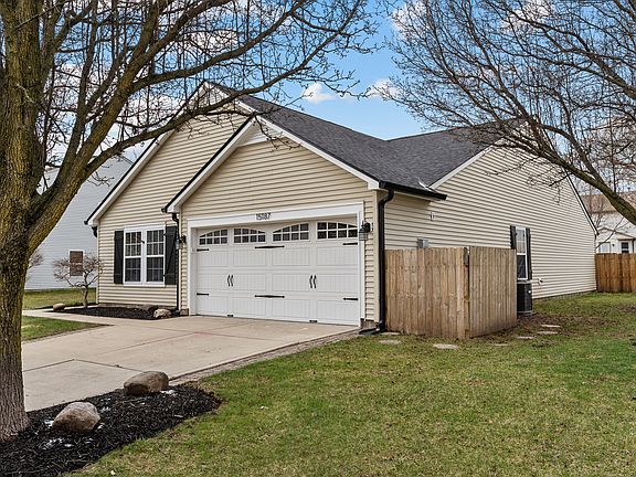 3rd image of 15187 Redcliff Dr
