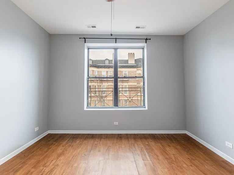 1102 W 18th St #3F — Photo 6