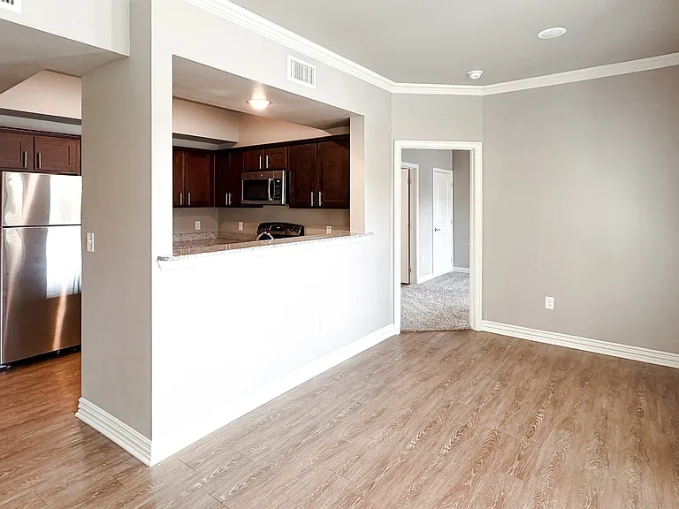Willow Creek Apartments — Photo 5