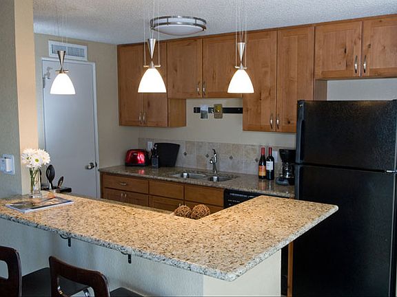 3rd image of 550 N Logan St APT 305
