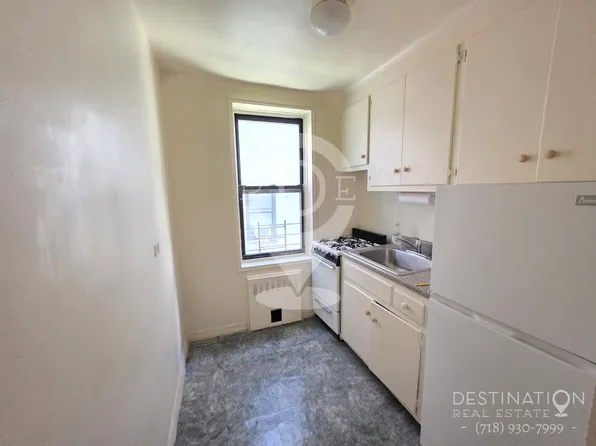 91 Ocean Parkway image 6 of 11