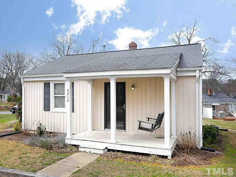 2212 Brewer St — Photo 2