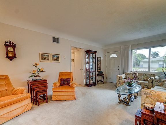 5th image of 1833 Hunt Ln