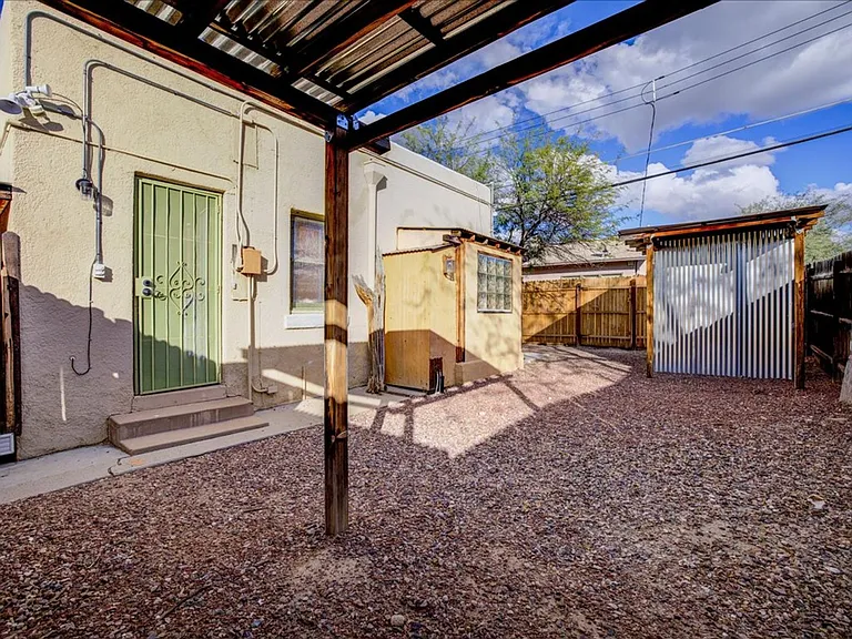 520 E Helen St — Photo 23