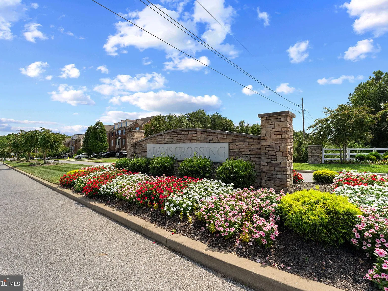 3 bed, 2.5 bath, 1960 sqft, $2,750 — Photo 2