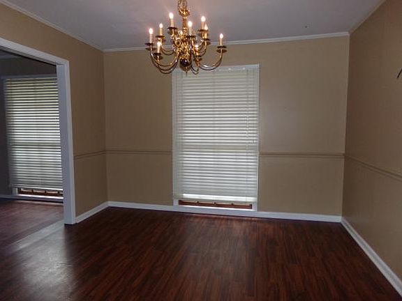5th image of 417 Esther Blvd