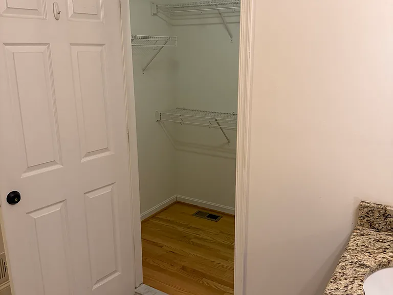 220 Gross Ave — Photo 41