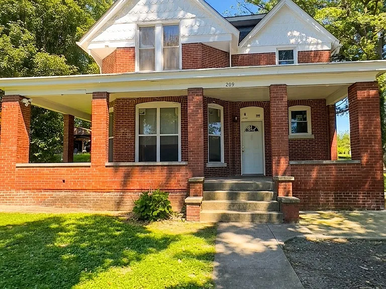 209 N Van Buren St #B — Photo 1