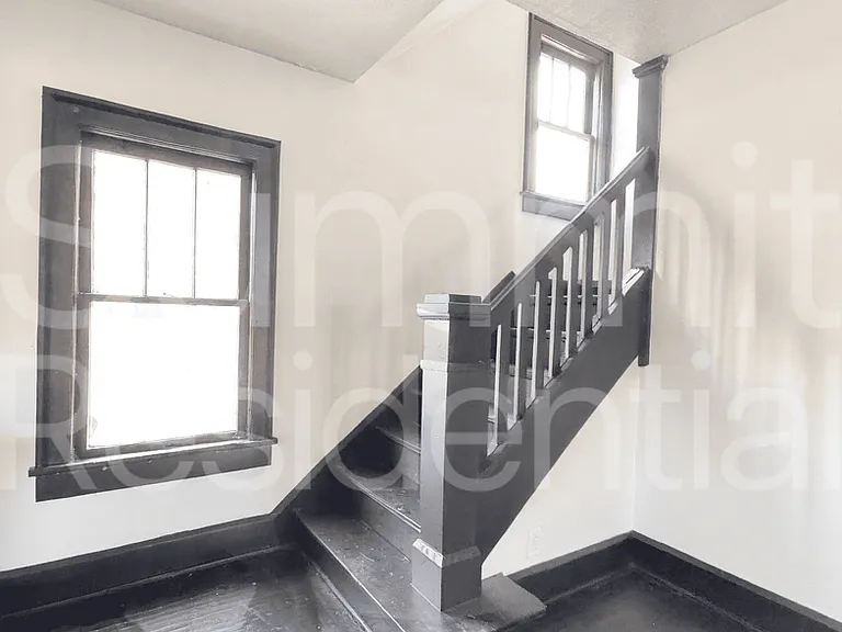 243 W 1st St — Photo 7