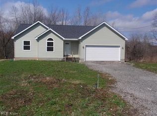 884 Elmwood Ave, Hubbard, OH 44425