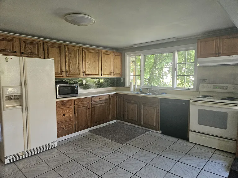 167 W Main St #1 — Photo 5