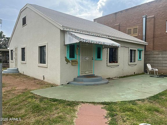 2nd image of 921 E 10th Street