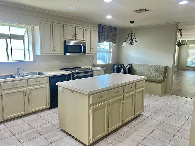 10765 Misty Vale Ave — Photo 4