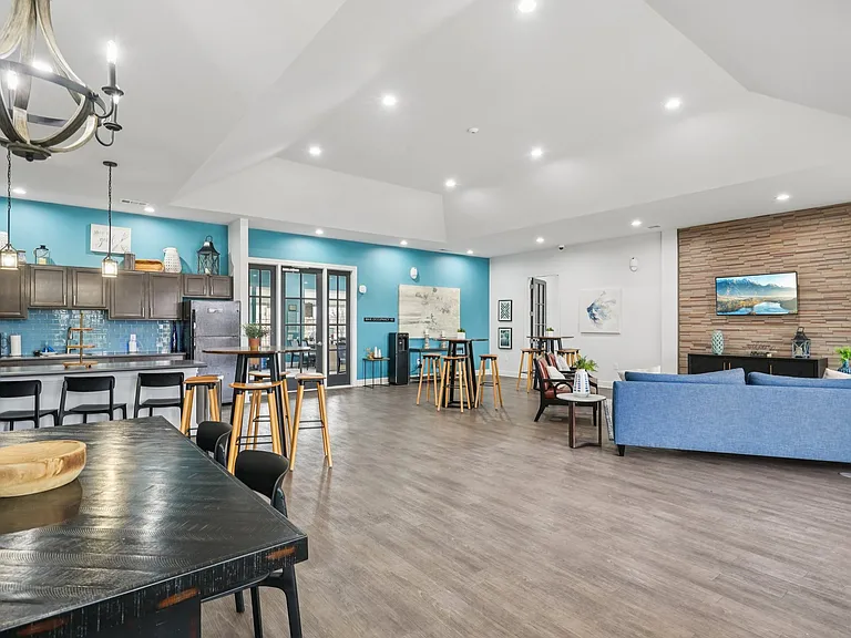 Culebra Creek Apartments — Photo 20