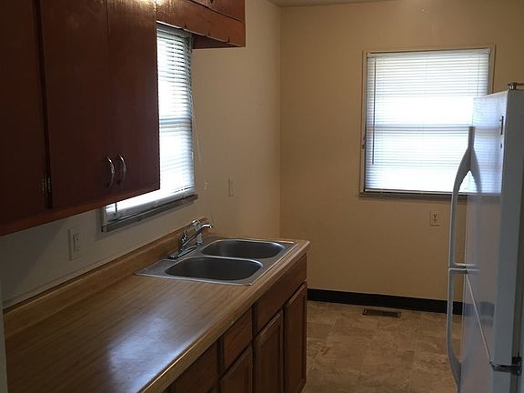 3rd image of 3967 N Grand Ave