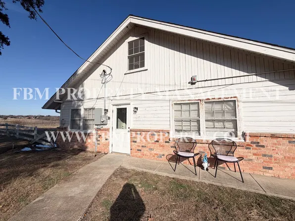 2200 Country Club Rd #B, Ennis, TX 75119