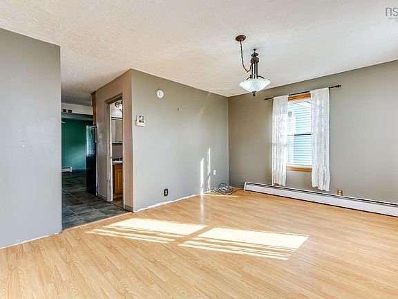 5th image of 76 Poplar St