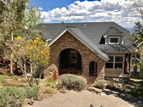 3042 NW Colonial Dr, Bend, OR 97701
