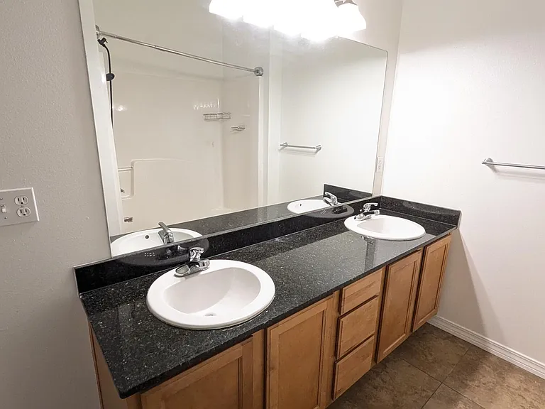 1537 Bentley Cir — Photo 19