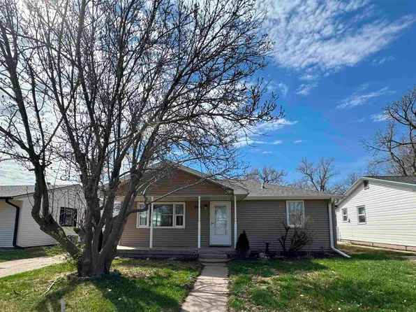 2019 W 9th St, Hastings, NE 68901