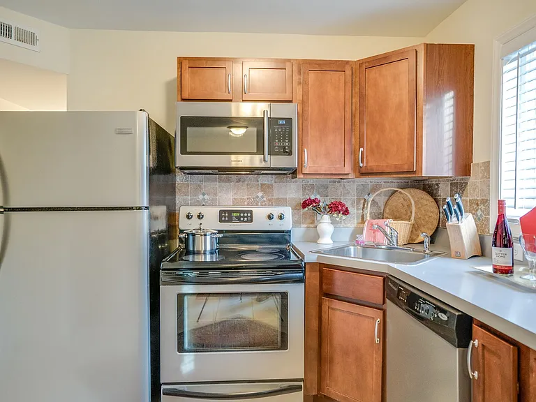 1104 N Greensboro St #4 — Photo 13